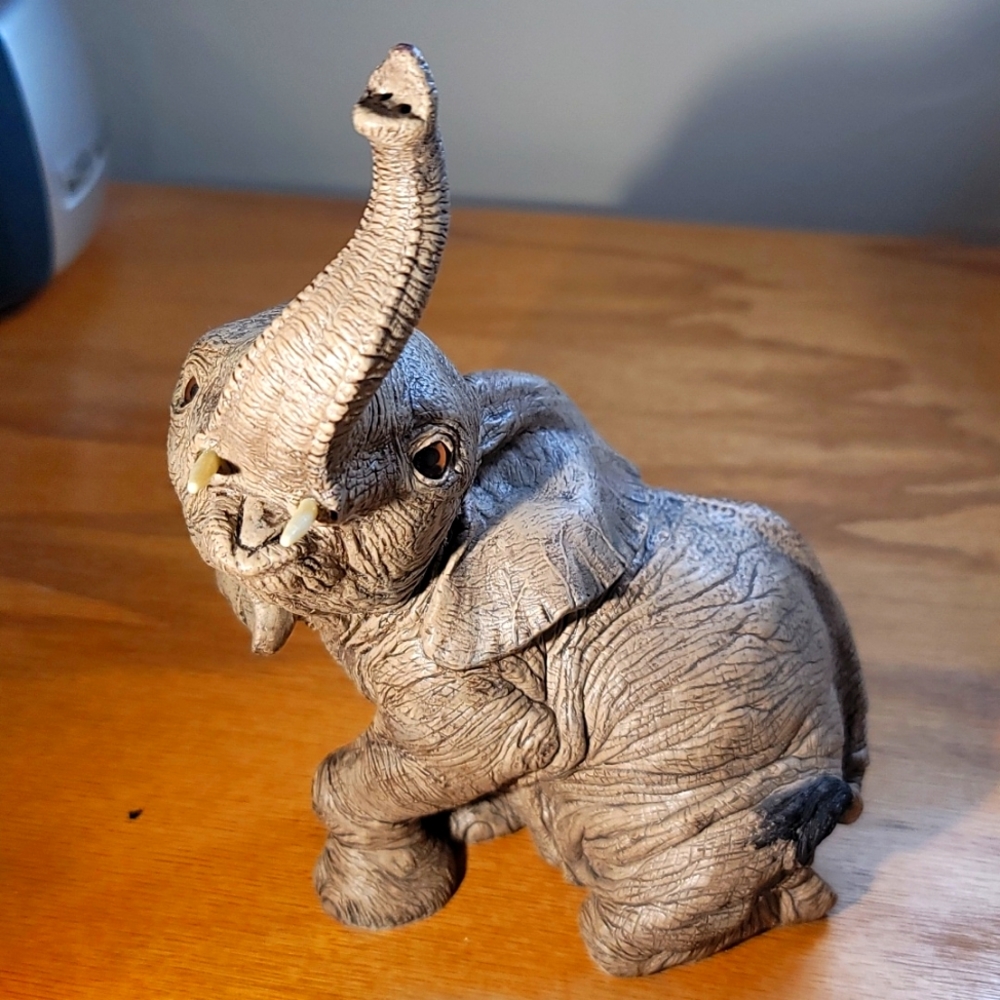 VERY RARE!The Herd Elephant Figurine "Nip" #3106, Martha "Marty" Carey RARE